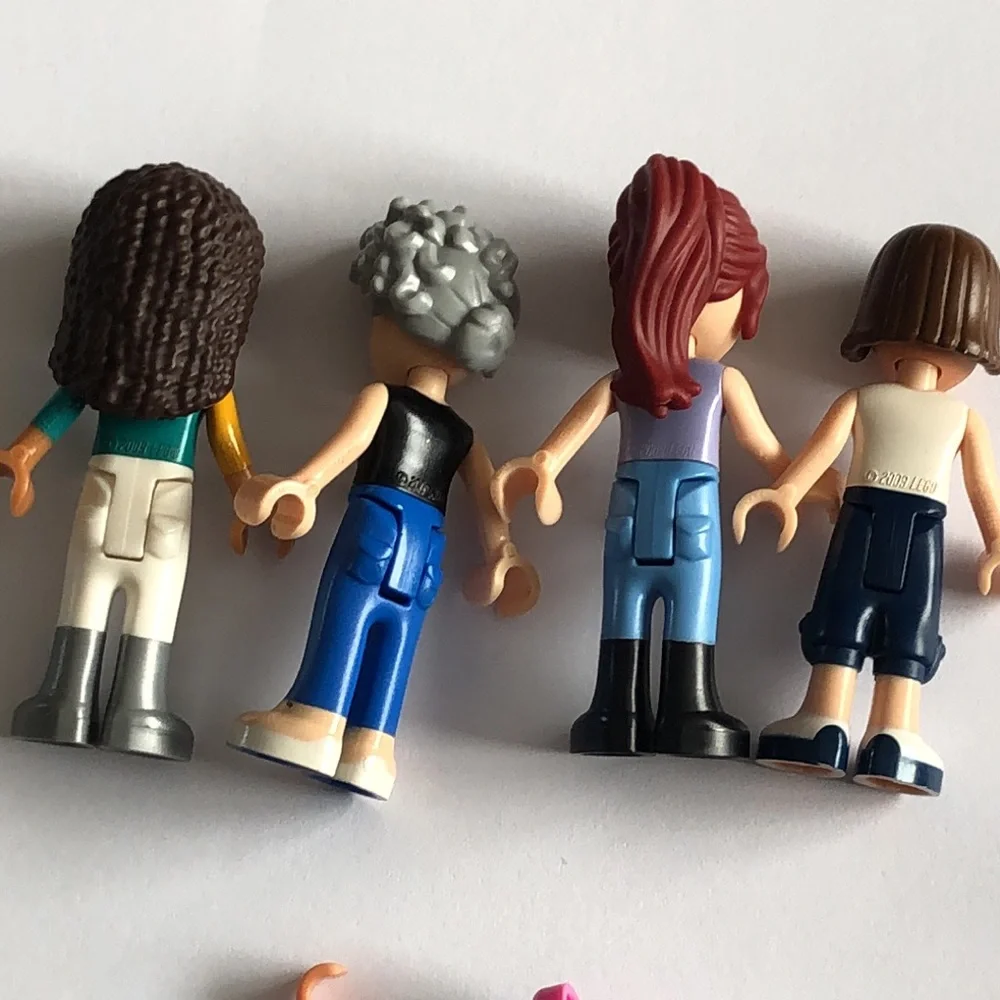 LEGO Friends Minifigs LEGO Friends Mia LEGO Dottie LEGO Andrea LEGO girls